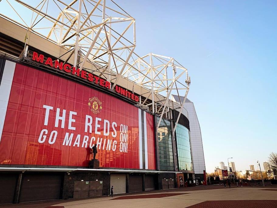 Modern Trafford 1Br Apartment-Free Parking-Cinema Room Manchester Dış mekan fotoğraf