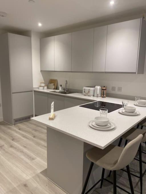 Modern Trafford 1Br Apartment-Free Parking-Cinema Room Manchester Dış mekan fotoğraf