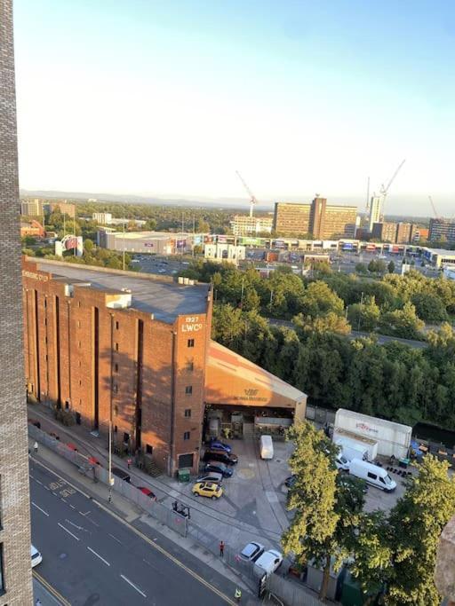 Modern Trafford 1Br Apartment-Free Parking-Cinema Room Manchester Dış mekan fotoğraf