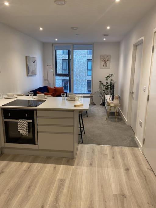 Modern Trafford 1Br Apartment-Free Parking-Cinema Room Manchester Dış mekan fotoğraf