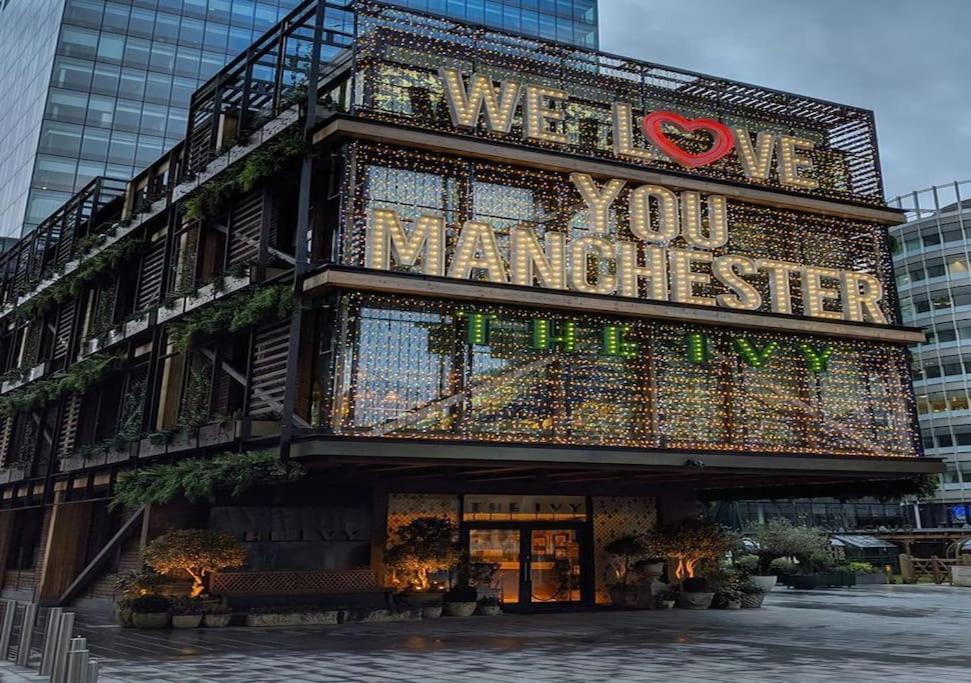 Modern Trafford 1Br Apartment-Free Parking-Cinema Room Manchester Dış mekan fotoğraf