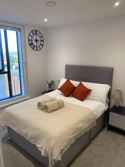 Modern Trafford 1Br Apartment-Free Parking-Cinema Room Manchester Dış mekan fotoğraf