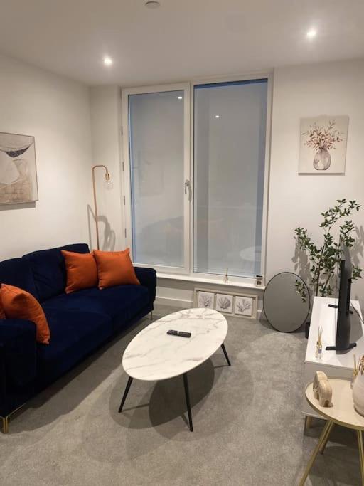Modern Trafford 1Br Apartment-Free Parking-Cinema Room Manchester Dış mekan fotoğraf