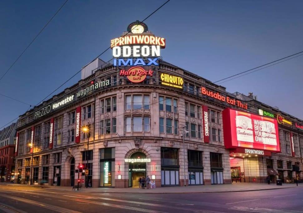 Modern Trafford 1Br Apartment-Free Parking-Cinema Room Manchester Dış mekan fotoğraf