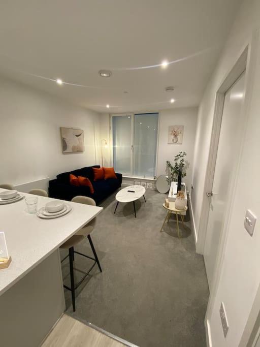 Modern Trafford 1Br Apartment-Free Parking-Cinema Room Manchester Dış mekan fotoğraf