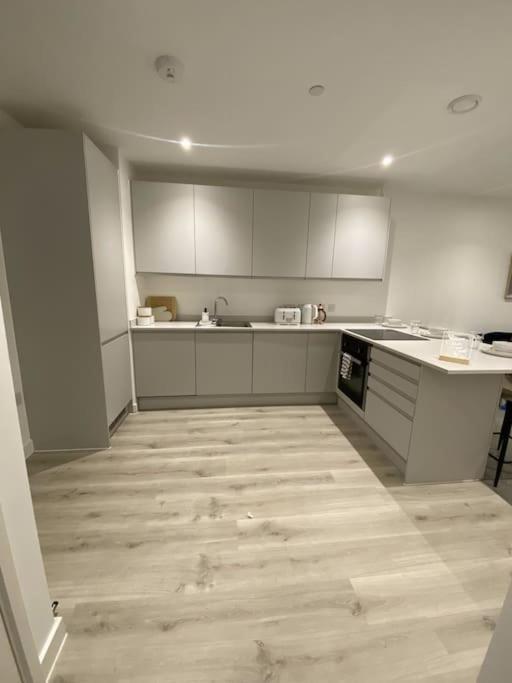 Modern Trafford 1Br Apartment-Free Parking-Cinema Room Manchester Dış mekan fotoğraf